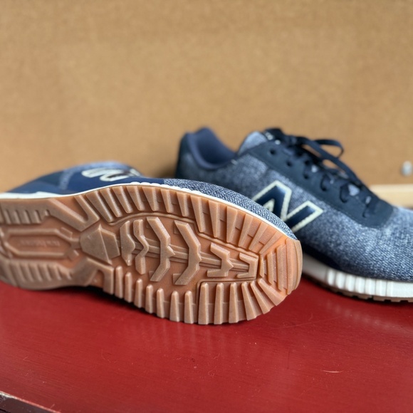 New Balance 005 Woman’s Sneakers - Picture 2 of 4